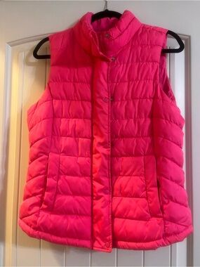 GAP Women’s Hot Pink Quilted Puffer Vest